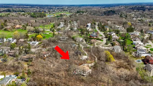 2131 Birchwood WAY, West Bloomfield Charter Township, MI 48302