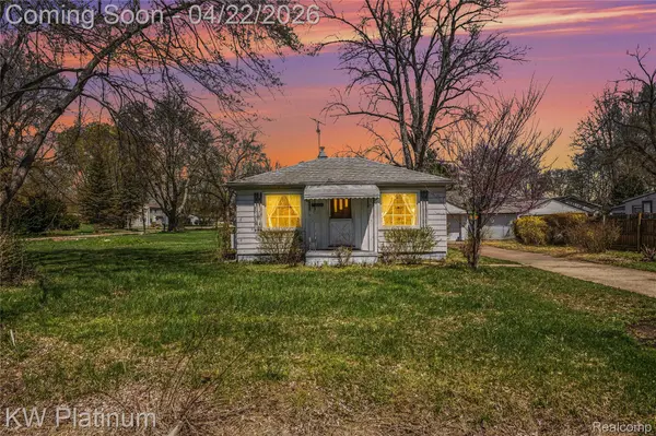 27135 Ballard ST, Harrison Charter Township, MI 48045