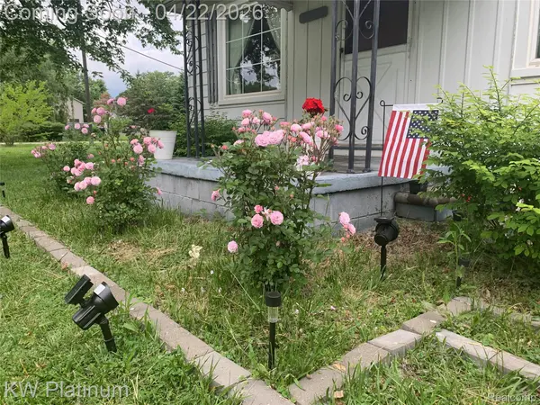 27135 Ballard ST, Harrison Charter Township, MI 48045