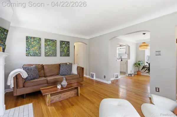 310 E Oakridge ST, Ferndale, MI 48220