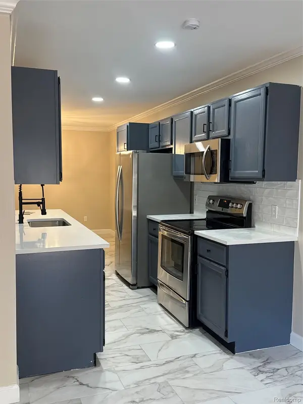 46930 Country LN, Macomb Township, MI 48044