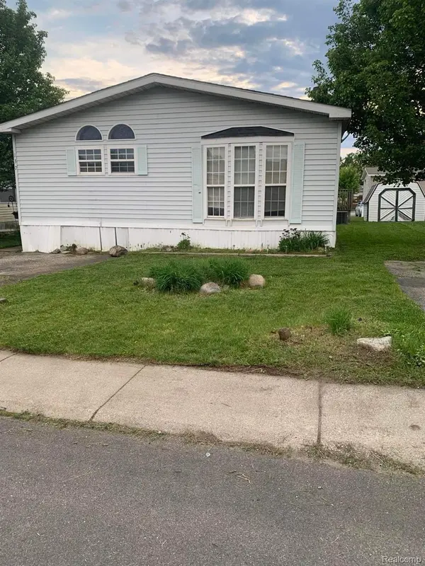 137 Scarlet Oak Lane, Oakland Charter Township, MI 48371