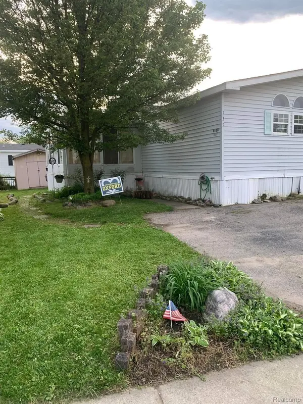 137 Scarlet Oak Lane, Oakland Charter Township, MI 48371