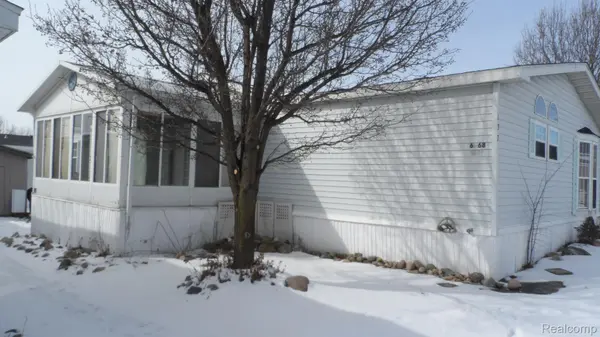 137 Scarlet Oak Lane, Oakland Charter Township, MI 48371