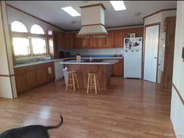 137 Scarlet Oak Lane, Oakland Charter Township, MI 48371