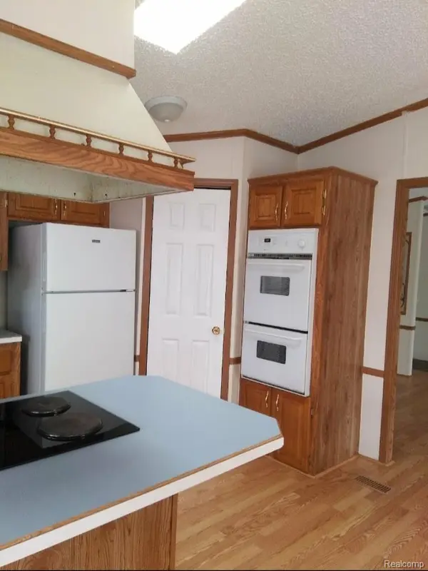 137 Scarlet Oak Lane, Oakland Charter Township, MI 48371