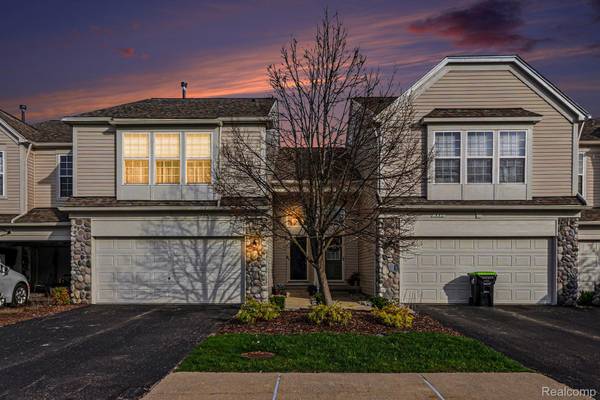 534 Dockside CIR, Holly Township, MI 48442
