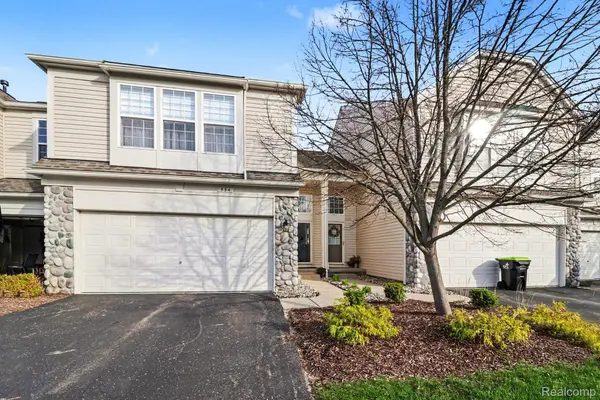 534 Dockside CIR, Holly Township, MI 48442