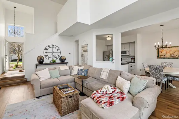 534 Dockside CIR, Holly Township, MI 48442