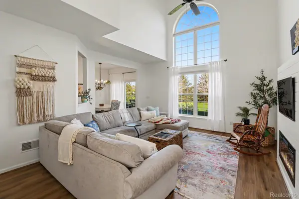 534 Dockside CIR, Holly Township, MI 48442