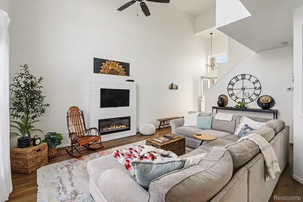 534 Dockside CIR, Holly Township, MI 48442