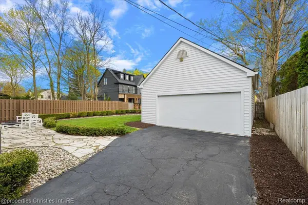 1900 Fairview ST, Birmingham, MI 48009