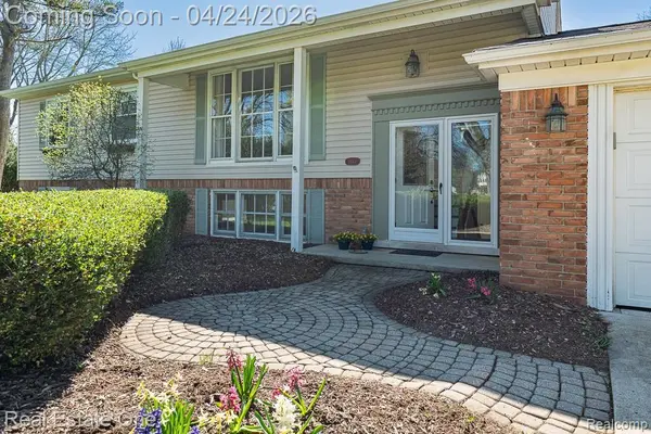 1841 Fair Oak CT, Rochester Hills, MI 48309