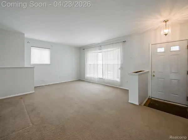 26177 Cunningham DR, Warren, MI 48091