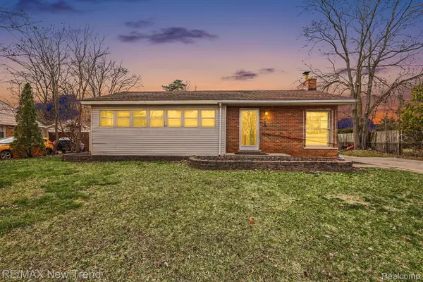 2174 Middlebelt RD, West Bloomfield Charter Township, MI 48324