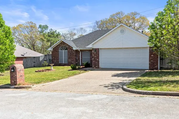 1400 Lakeside Court, Lindale, TX 75771