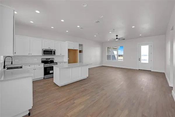 209 Avenida Avenue, Rio Vista, TX 76093