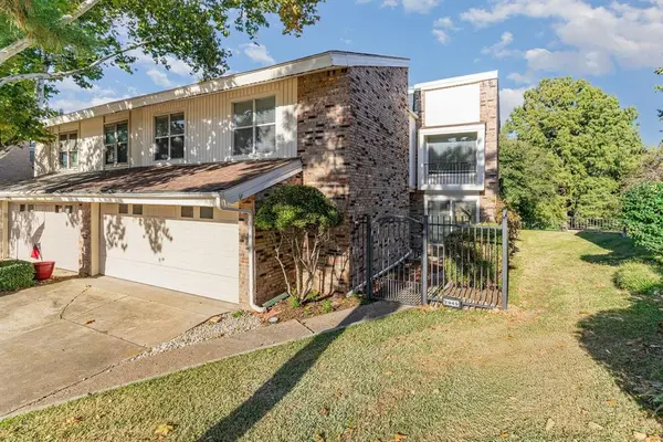 2945 Country Place Circle, Carrollton, TX 75006