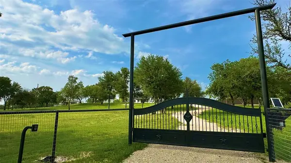 400 Timber Wild Drive, Weatherford, TX 76087