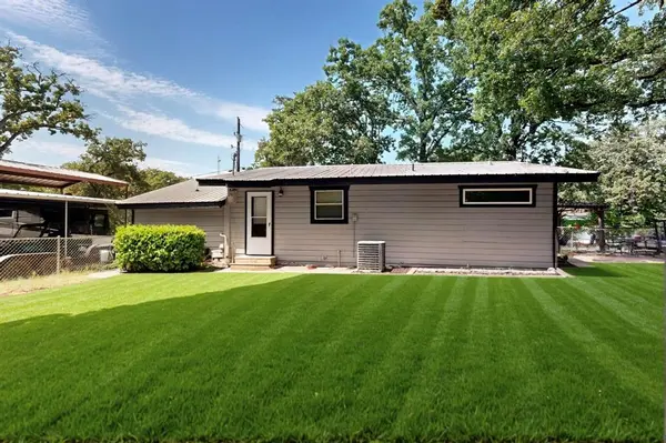 2895 Honey Bee Lane, Wills Point, TX 75169