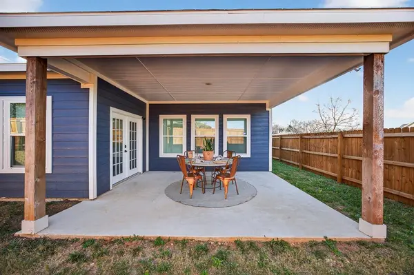 1913 E Myrtle Street, Fort Worth, TX 76104