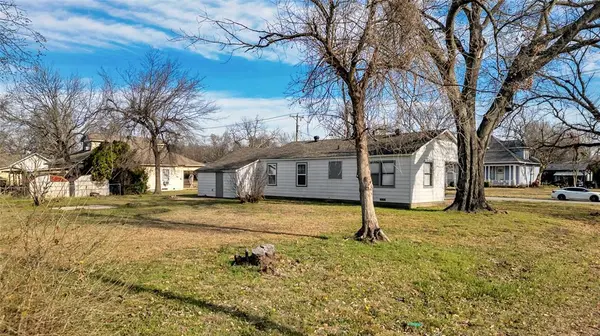 901 Johnson Street, Terrell, TX 75160