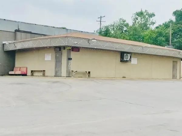 3203 N Main Street, Fort Worth, TX 76106