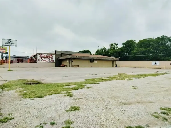 3203 N Main Street, Fort Worth, TX 76106