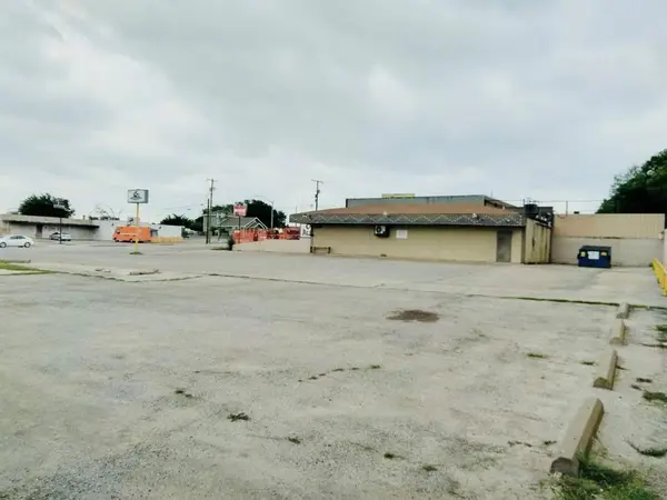 3203 N Main Street, Fort Worth, TX 76106