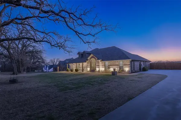 104 Smokey Branch, Weatherford, TX 76085