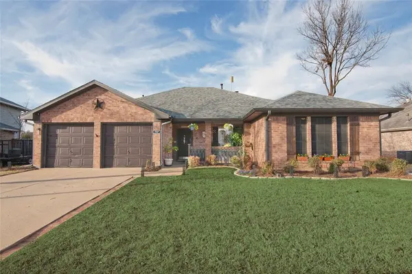 757 Winding Oak Bend, Lake Dallas, TX 75065