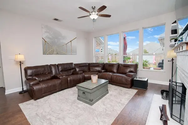 757 Winding Oak Bend, Lake Dallas, TX 75065