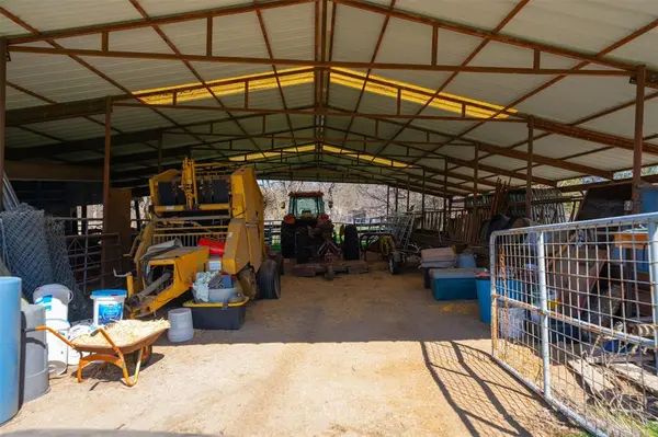 713 DE LA CRUZ Street, Weatherford, TX 76085