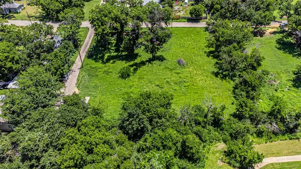 1024 Alvarado Street, Cleburne, TX 76031