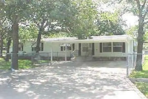 820 Branding Iron Trail, Granbury, TX 76049