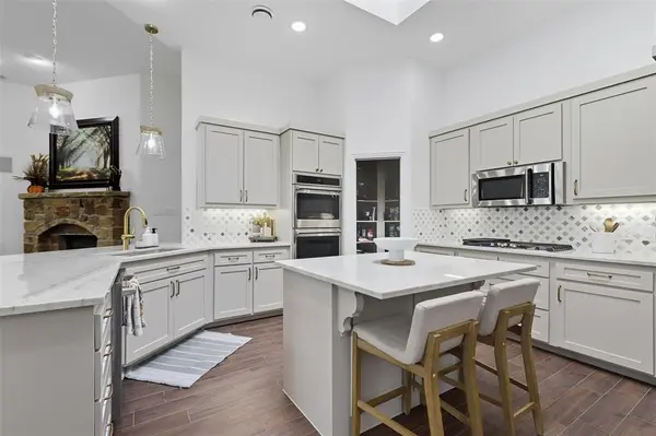 109 Diablo Drive, Burleson, TX 76028