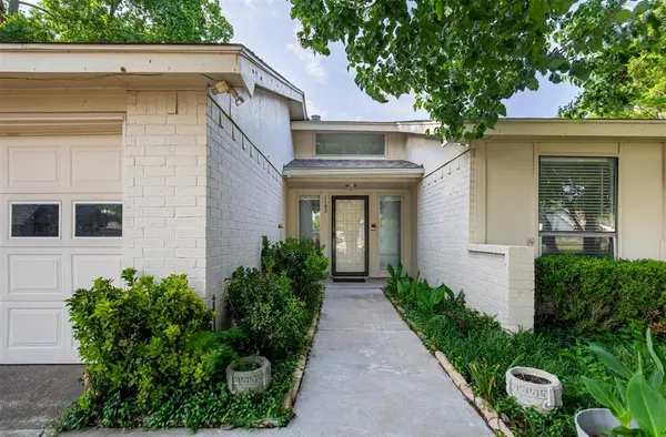 1102 St Croix Court, Arlington, TX 76012