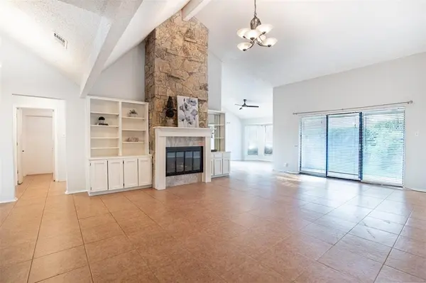 1102 St Croix Court, Arlington, TX 76012