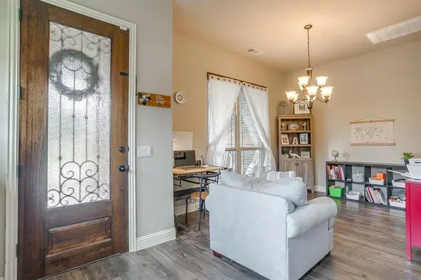 1033 Rustic Oak Way, Burleson, TX 76028