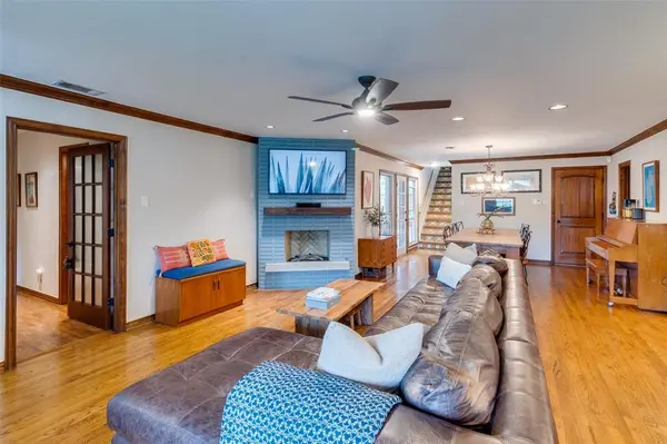 917 Fernwood Drive, Richardson, TX 75080