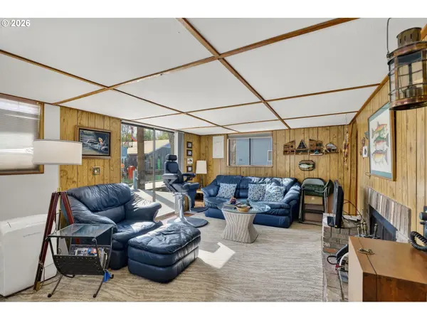 19609 NE Marine DR #D3, Portland, OR 97230