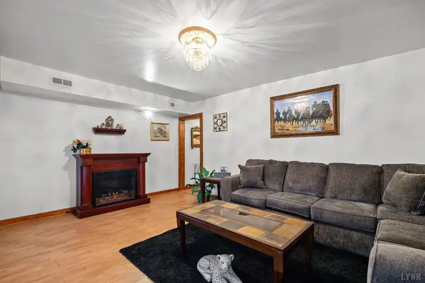 26 Braddock LN, Shipman, VA 22971