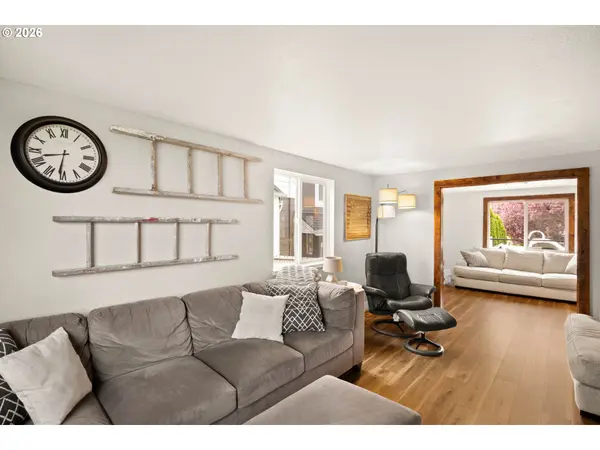 1322 NW DOMENICO DR, Roseburg, OR 97471