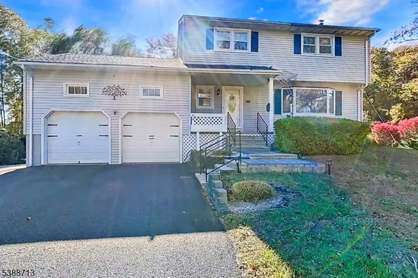 54 Mapledale Ave, Roxbury Twp., NJ 07876