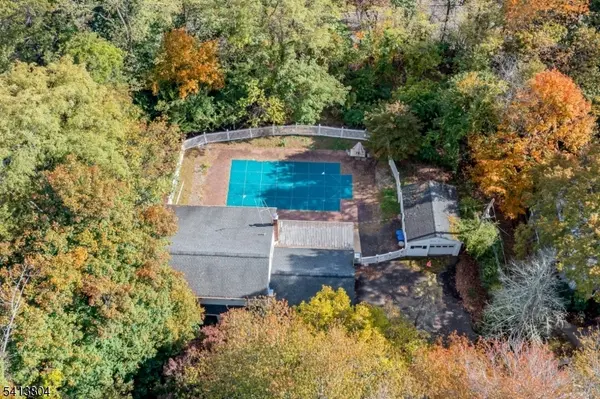 75 Cherokee Ave, Allendale Boro, NJ 07401