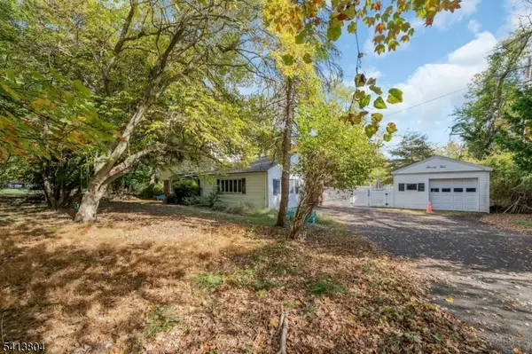 75 Cherokee Ave, Allendale Boro, NJ 07401