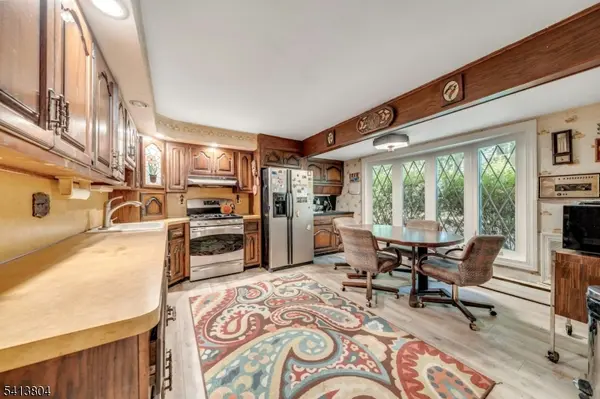 75 Cherokee Ave, Allendale Boro, NJ 07401