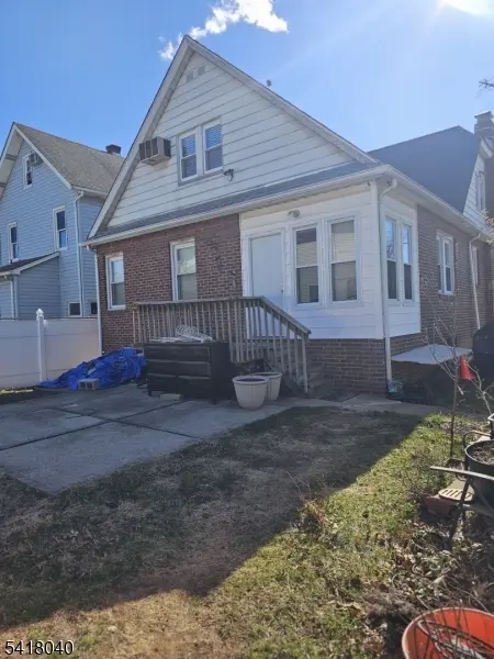 836 Summit St, Linden City, NJ 07036