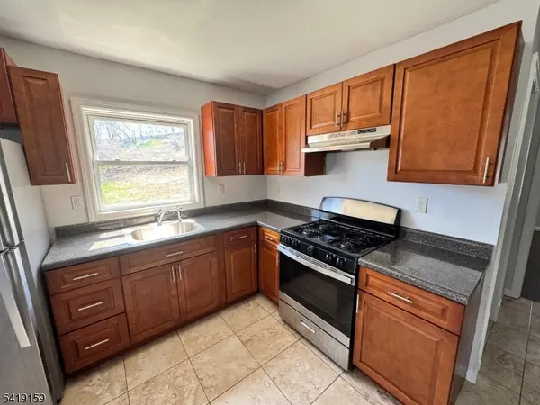 202 Mill St, Paterson City, NJ 07501