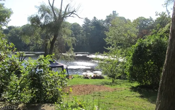 77 Goldfinch Ln, West Milford Twp., NJ 07421